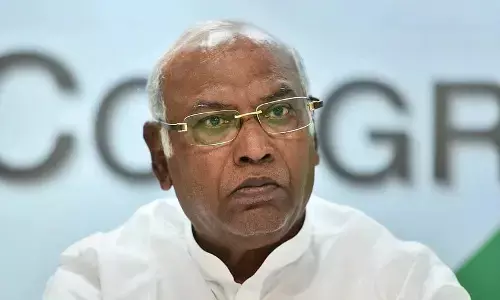 कांग्रेस अध्यक्ष मल्लिकार्जुन खरगे की तबीयत बिगड़ी, बेंगलुरु के अस्पताल में भर्ती कांग्रेस अध्यक्ष मल्लिकार्जुन खरगे की तबीयत बिगड़ी, बेंगलुरु के अस्पताल में भर्ती