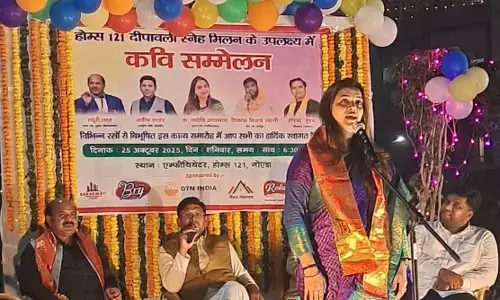 होम्स 121 सोसाइटी में दिवाली मिलन कवि सम्मेलन का भव्य आयोजन होम्स 121 सोसाइटी में दिवाली मिलन कवि सम्मेलन का भव्य आयोजन