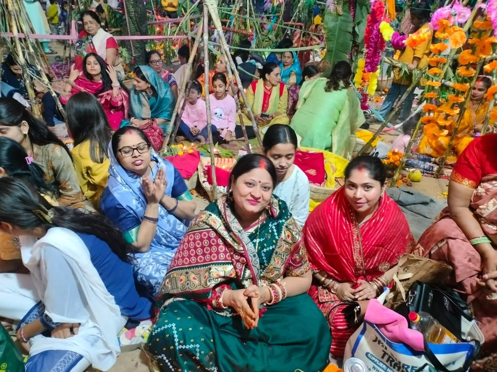 नोएडा स्टेडियम में छठ पूजनोत्सव का आयोजन, हजारों श्रद्धालु हुए एकत्रित नोएडा स्टेडियम में छठ पूजनोत्सव का आयोजन, हजारों श्रद्धालु हुए एकत्रित