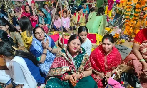 नोएडा स्टेडियम में छठ पूजनोत्सव का आयोजन, हजारों श्रद्धालु हुए एकत्रित नोएडा स्टेडियम में छठ पूजनोत्सव का आयोजन, हजारों श्रद्धालु हुए एकत्रित