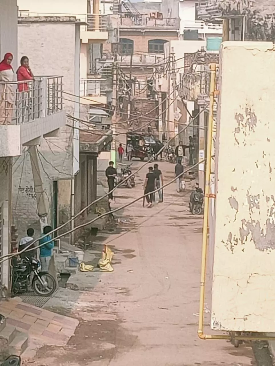 बखौफ बदमाशों ने खुलेआम चलायी गोलियां,वीडियो हुआ वायरल