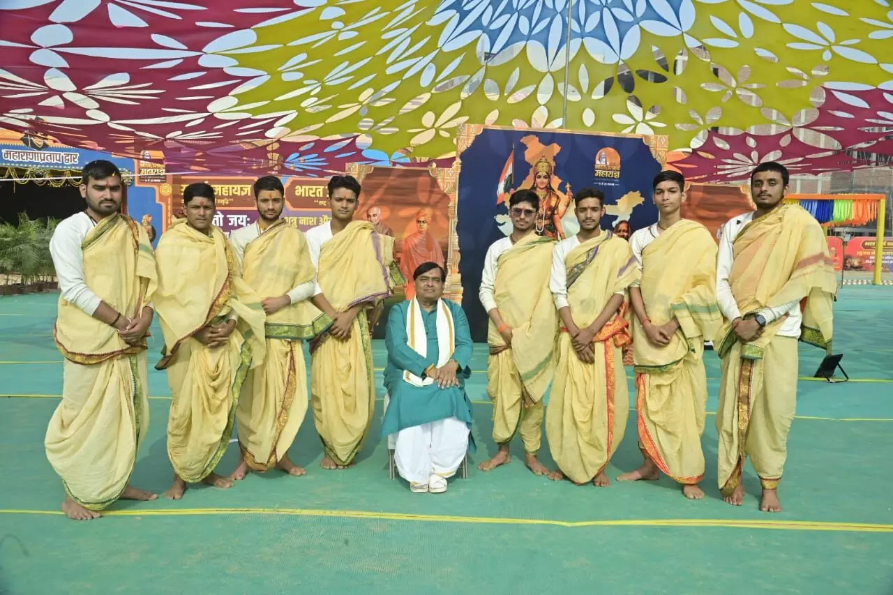 *इस 10 दिवसीय महायज्ञ में प्रतिदिन यज्ञ, वेदपाठ, ध्यान, सत्संग और सांस्कृतिक कार्यक्रम आयोजित किए जा रहे हैं