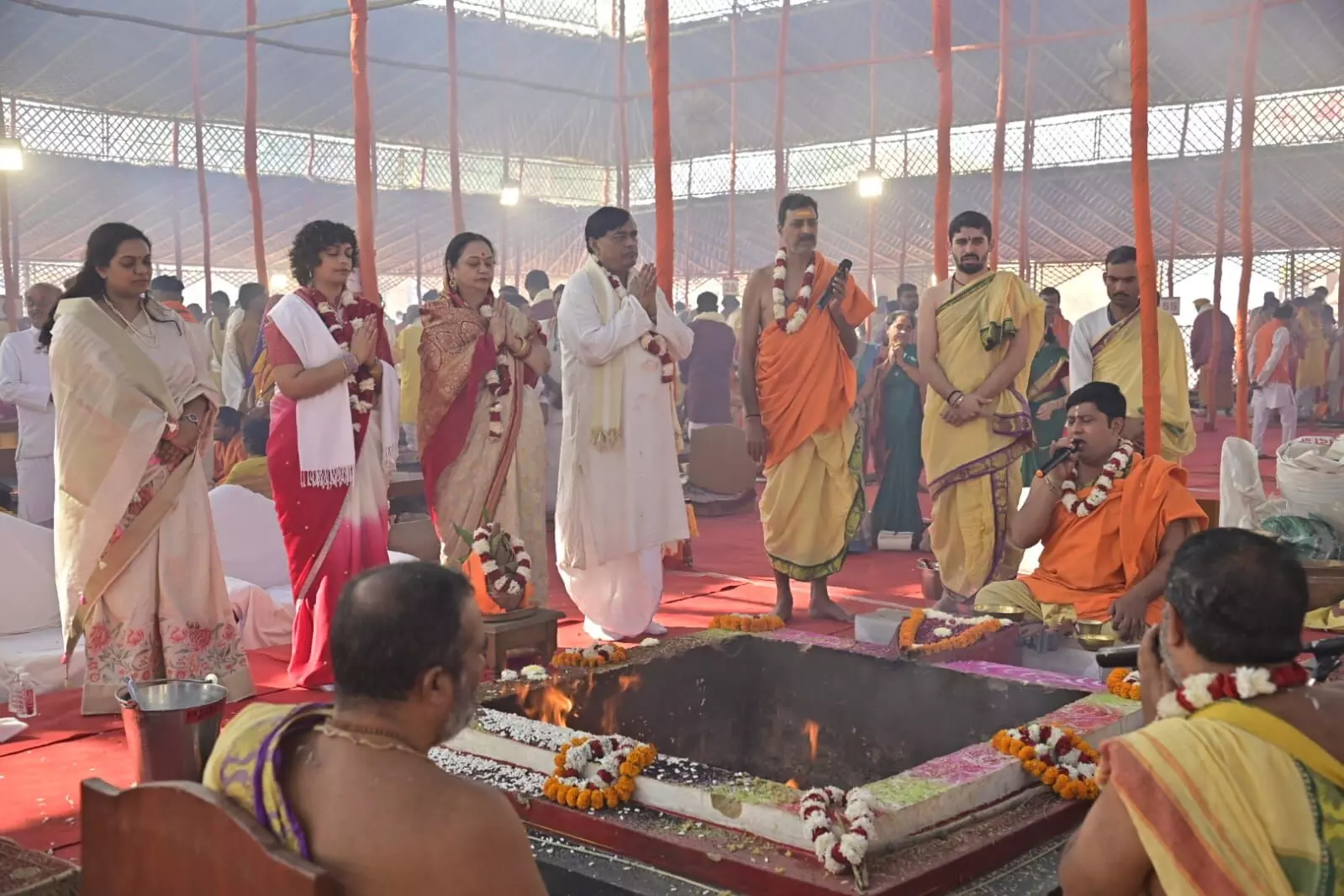 राम मंदिर में ध्वजारोहण और भारत उत्कर्ष महायज्ञ की पूर्णाहुति, नोएडा में 11 लाख श्रद्धालुओं ने रचा नया इतिहास राम मंदिर में ध्वजारोहण और भारत उत्कर्ष महायज्ञ की पूर्णाहुति, नोएडा में 11 लाख श्रद्धालुओं ने रचा नया इतिहास