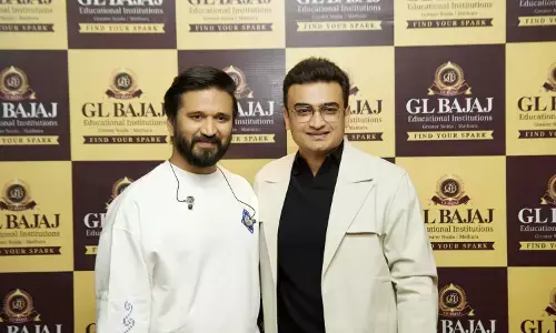 जी. एल. बजाज में हुआ फ्रेशर्स 2025 का भव्य आयोजन, अमित त्रिवेदी ने दी शानदार प्रस्तुति