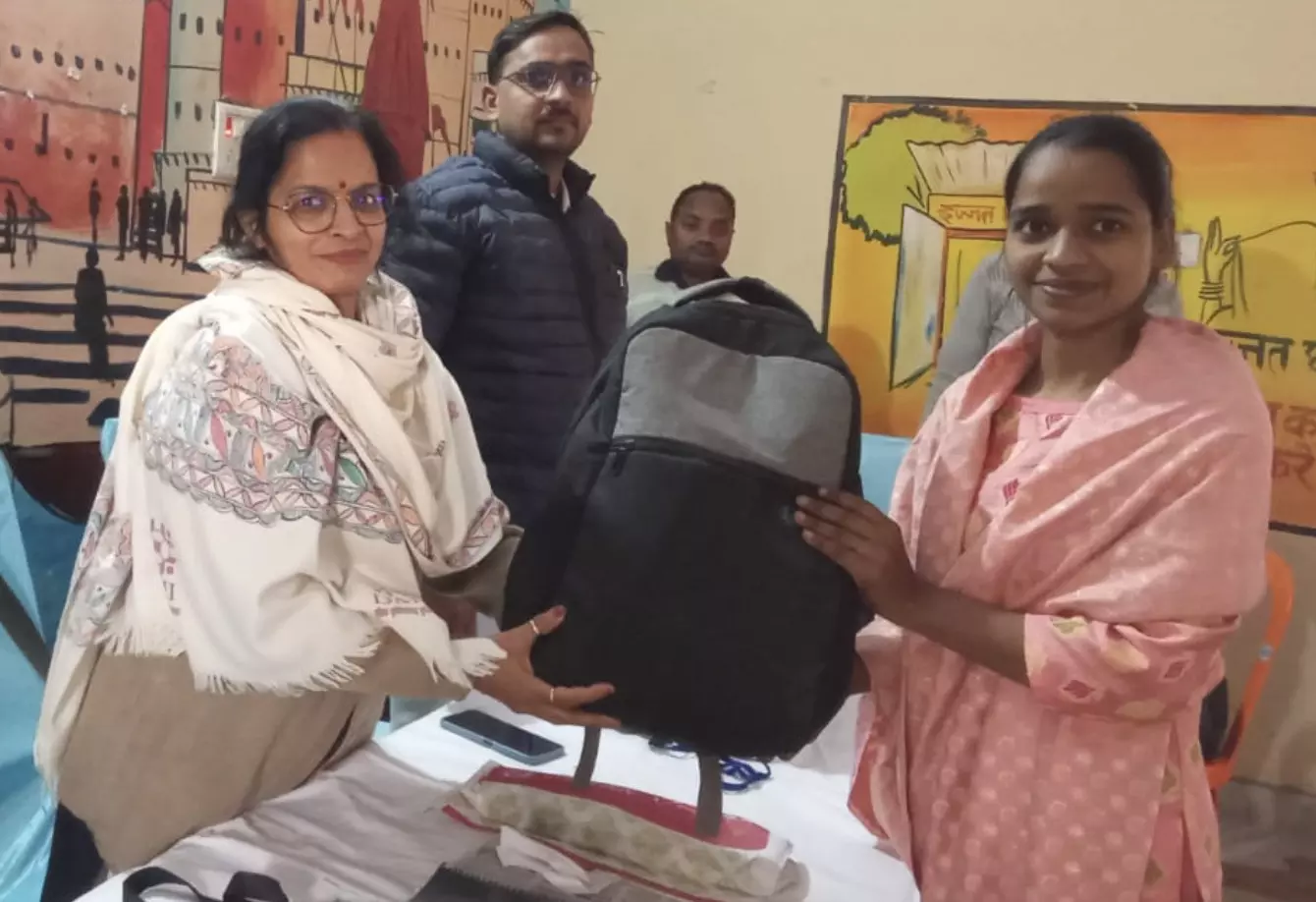 शिव नाडर फाउंडेशन के द्वारा संचालित शिक्षा प्लस कार्यक्रम में वयस्क शिक्षा के लिए जन शिक्षकों को लैपटॉप का वितरण किया शिव नाडर फाउंडेशन के द्वारा संचालित शिक्षा प्लस कार्यक्रम में वयस्क शिक्षा के लिए जन शिक्षकों को लैपटॉप का वितरण किया