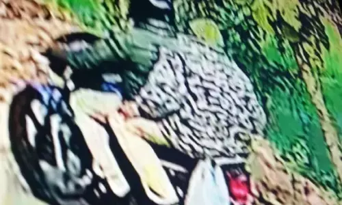 पुलिस वर्दी में आए बाइक सवार, नोएडा में तैनात महिला पुलिसकर्मी की ससुराल में ठगी कर हुए फरार