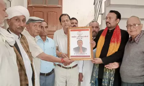 अलंकार अग्निहोत्री पीसीएस अधिकारी ने सरकार पर लगाए गंभीर आरोप