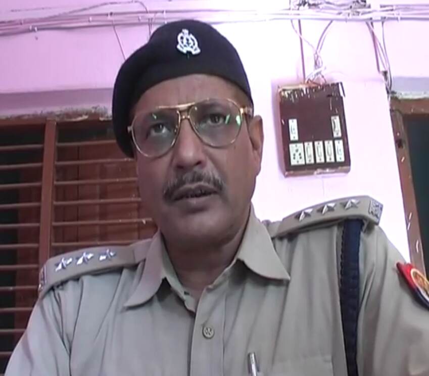 सपा के युवजन सभा के जिलाध्यक्ष ने थाने में घुसकर थानाध्यक्ष को दी गाली देते हुए जान से मारने की धमकी दी