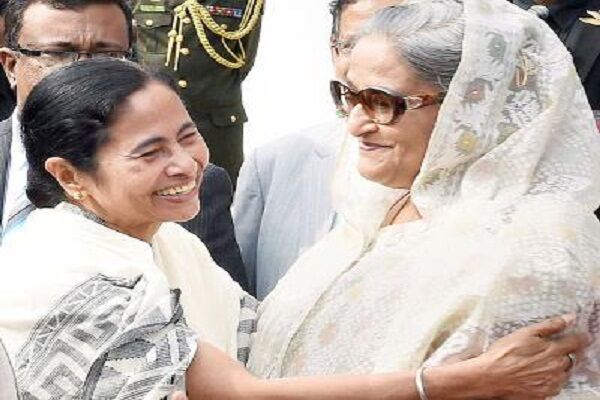 बांग्लादेश की PM ने की पार्षद की शिकायत, दीदी ने दिए गिरफ्तारी के आदेश बांग्लादेश की PM ने की पार्षद की शिकायत, दीदी ने दिए गिरफ्तारी के आदेश