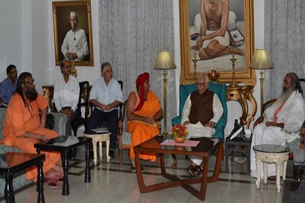 कैराना गए संतों को मिली बम से उड़ाने की धमकी, बताया मनमाफिक रिपोर्ट दी कैराना गए संतों को मिली बम से उड़ाने की धमकी, बताया मनमाफिक रिपोर्ट दी