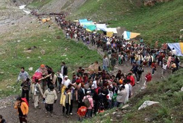 अमरनाथ यात्रा: बर्फानी बाबा के दर्शन लिए श्रद्धालुओं का दूसरा जत्था रवाना अमरनाथ यात्रा: बर्फानी बाबा के दर्शन लिए श्रद्धालुओं का दूसरा जत्था रवाना