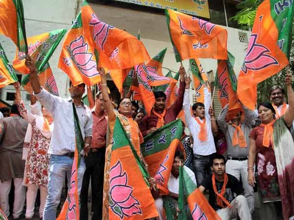 गाजियाबाद थाने के सामने बीजेपी का धरना प्रदर्शन, जानें क्या है पूरा मामला गाजियाबाद थाने के सामने बीजेपी का धरना प्रदर्शन, जानें क्या है पूरा मामला