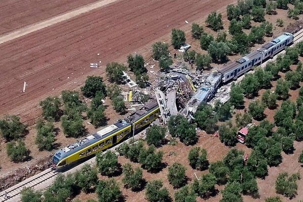 इटली में ट्रेनें भिड़ी आमने सामने, 10 की मौत