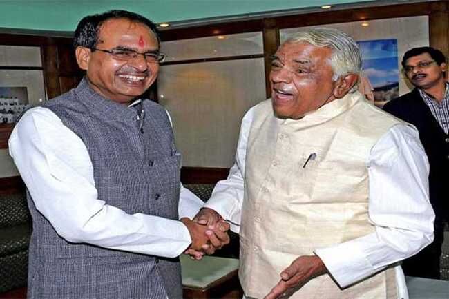 शिवराज ने किया मंत्रिमंडल विस्तार, नहीं दूंगा इस्तीफा चाहे मुझे बर्खास्त कर दो शिवराज ने किया मंत्रिमंडल विस्तार, नहीं दूंगा इस्तीफा चाहे मुझे बर्खास्त कर दो
