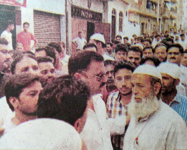 मस्जिद के मुतवल्ली हाज़ी मुशर्रफ की पुलिस ने दाढ़ी नौंची, किया बेइज्जत