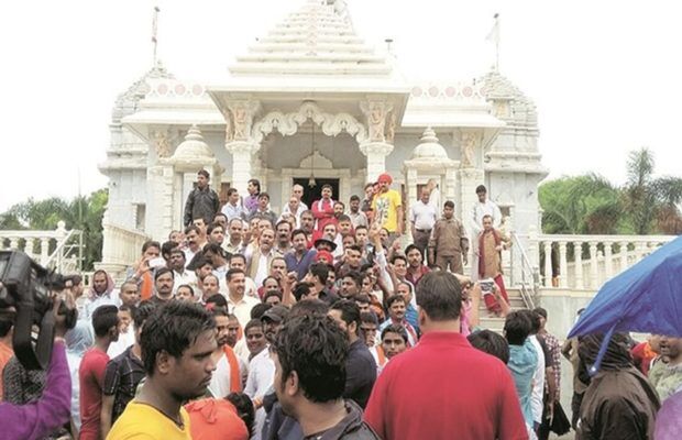 छत्तीसगढ़: सुप्रीम कोर्ट के आर्डर पर भी नहीं हुई कार्रवाई, भीड़ के आगे प्रशासन बेबस छत्तीसगढ़: सुप्रीम कोर्ट के आर्डर पर भी नहीं हुई कार्रवाई, भीड़ के आगे प्रशासन बेबस