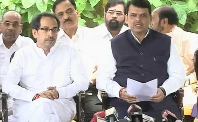 महाराष्ट्र में फडणवीस मंत्रिमंडल का विस्तार, 11 मंत्रियों ने ली शपथ, 2 शिवसेना के महाराष्ट्र में फडणवीस मंत्रिमंडल का विस्तार, 11 मंत्रियों ने ली शपथ, 2 शिवसेना के
