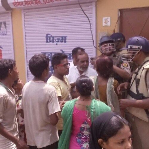 रुड़की में सांप्रदायिक दंगा, 12 जवानों समेत 32 घायल
