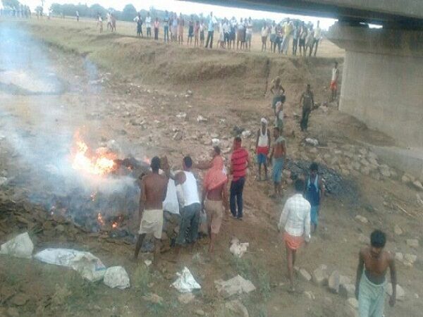 पहले बड़े भाई ने छोटे भाई को मारी गोली, फिर दाह-संस्कार के बहाने जिंदा जला डाला