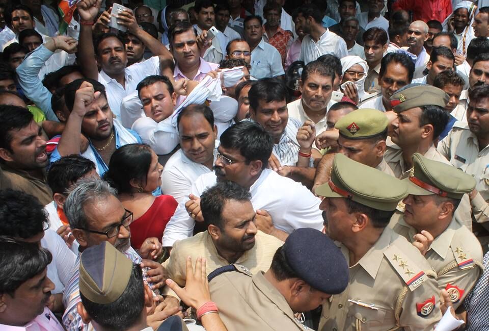 मुख्यमंत्री जी सोयी हुई पुलिस के बलबूते कैसे कायम करेंगे कानून का इकबाल - डॉ चन्द्रमोहन मुख्यमंत्री जी सोयी हुई पुलिस के बलबूते कैसे कायम करेंगे कानून का इकबाल - डॉ चन्द्रमोहन