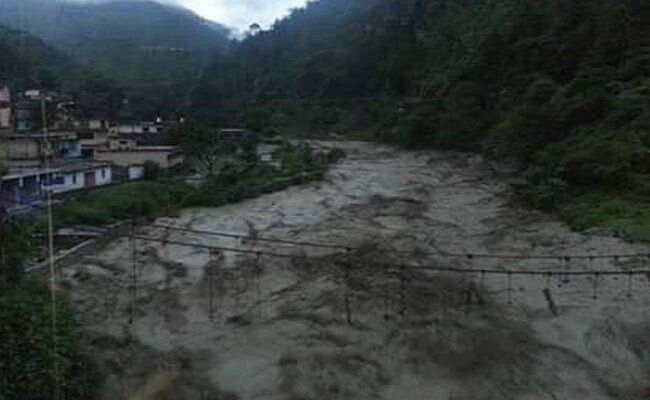 उत्तराखंड: पिथौरागढ़ और चमोली में बादल फटने से 18 की मौत