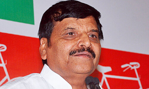 आईजी रूल्स ने मथुरा काण्ड मे माना मंत्री शिवपाल यादव को दोषी, मचा हंगामा आईजी रूल्स ने मथुरा काण्ड मे माना मंत्री शिवपाल यादव को दोषी, मचा हंगामा