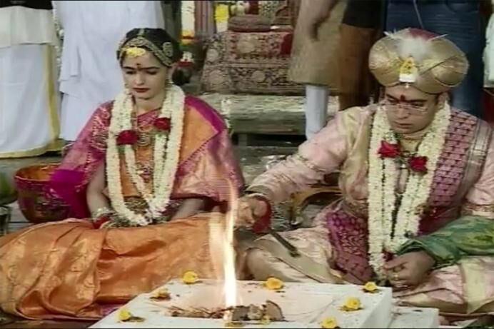 श्राप से त्रस्त है यह शाही परिवार, 40 साल बाद बजी शहनाई श्राप से त्रस्त है यह शाही परिवार, 40 साल बाद बजी शहनाई