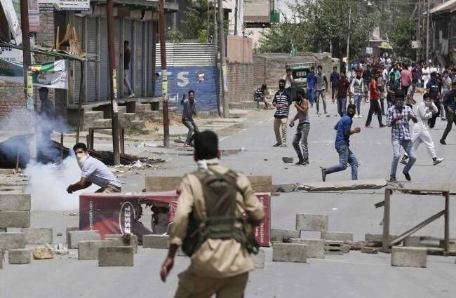 घाटी में मरने वालों की संख्या 11 हालात में नहीं सुधार घाटी में मरने वालों की संख्या 11 हालात में नहीं सुधार