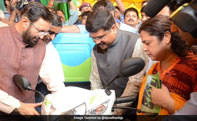 दिल्ली में CNG किट लगे टू-व्हीलर जल्द, पायलट प्रोजेक्ट शुरू दिल्ली में CNG किट लगे टू-व्हीलर जल्द, पायलट प्रोजेक्ट शुरू