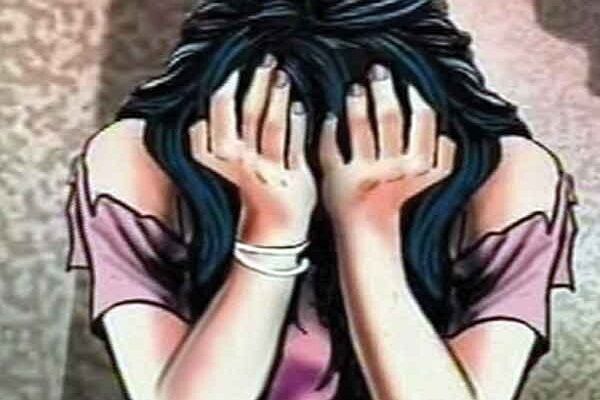 एसिड अटैक की शिकार छात्रा ने दबंगो के आगे बेवस होकर, दे दी जान