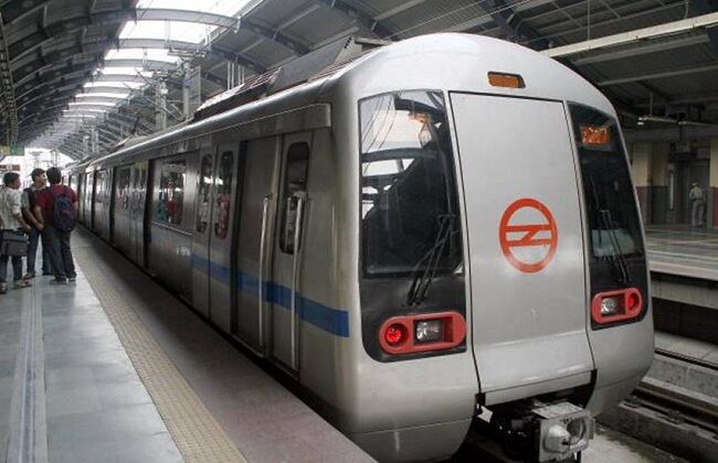 दिल्ली मेट्रो मुसाफिरों को दे सकती है झटका! अधिकतम किराया 70 रुपये करने का प्रस्ताव