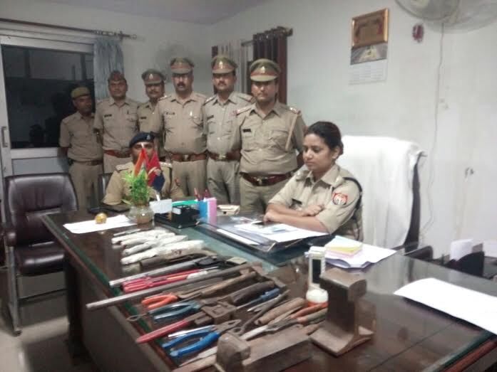 उन्नाव पुलिस ने किया अवैध असलहा फैक्ट्री का खुलासा उन्नाव पुलिस ने किया अवैध असलहा फैक्ट्री का खुलासा