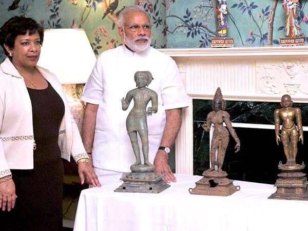 अमेरिका पहुंचे PM मोदी, ओबामा सरकार ने लौटाई भारत की 12 प्राचीन मूर्तियां