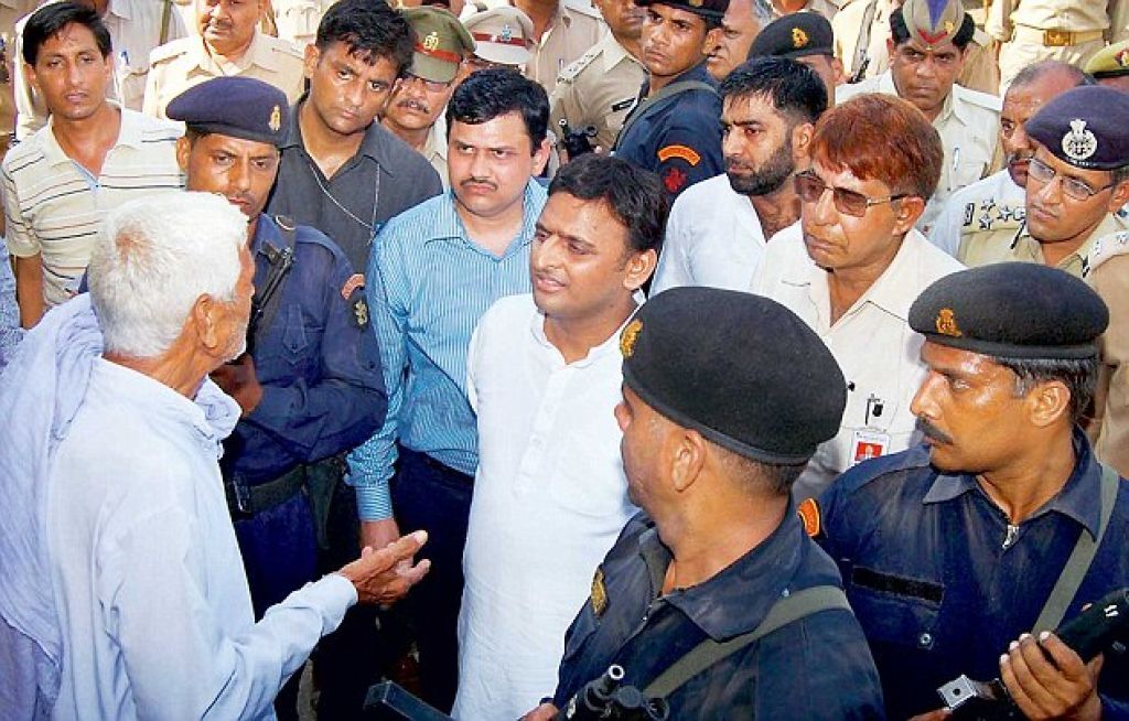 सपा नेताओं को चुल्लू भर पानी में डूब मरना चाहिए यदि .... सपा नेताओं को चुल्लू भर पानी में डूब मरना चाहिए यदि ....