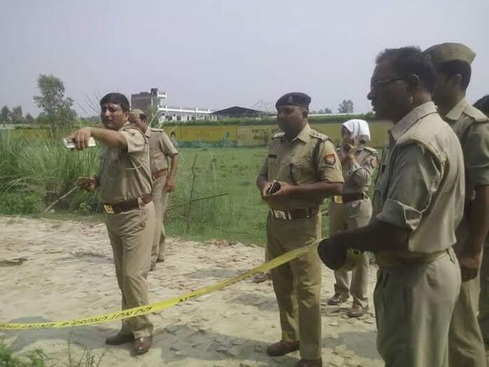 हाइवे किनारे युवती का जला शव मिला हाइवे किनारे युवती का जला शव मिला
