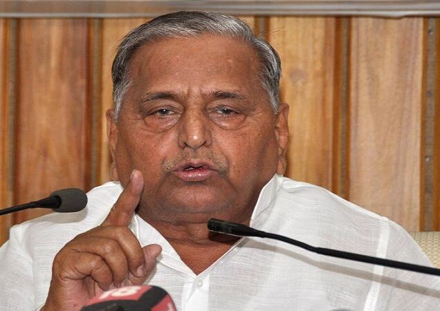 सपा नेताओं को मुलायम की नसीहत पढ़-लिख कर ही बोलें सपा नेताओं को मुलायम की नसीहत पढ़-लिख कर ही बोलें