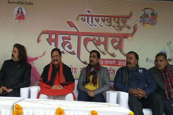सपा की तर्ज पर भाजपा, सैफई की जगह गोरखपुर में होगा महोत्सव, थिरकेंगे बॉलीवुड कलाकार सपा की तर्ज पर भाजपा, सैफई की जगह गोरखपुर में होगा महोत्सव, थिरकेंगे बॉलीवुड कलाकार