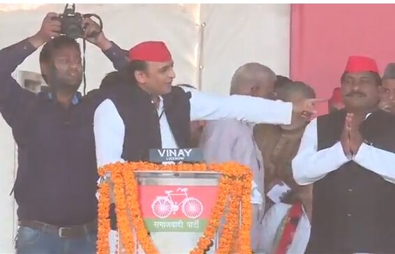 फूलपुर में अखिलेश बोले दम है तो इन बातों का जबाब!