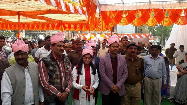 51 जोड़ो की हुई सामूहिक शादी,49 हिन्दू व 2 मुस्लिम जोड़े एक दूसरे के हुए, प्रशासन बना साक्षी 51 जोड़ो की हुई सामूहिक शादी,49 हिन्दू व 2 मुस्लिम जोड़े एक दूसरे के हुए, प्रशासन बना साक्षी