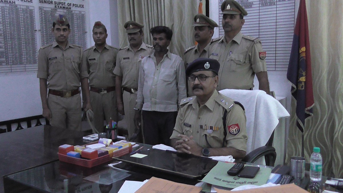 इटावा पुलिस ने किया 25 हजार का इनामिया गिरफ्तार