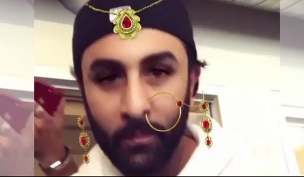 देखें, वायरल हो रहा है रणबीर कपूर का फनी अंदाज में यह वीडियो देखें, वायरल हो रहा है रणबीर कपूर का फनी अंदाज में यह वीडियो
