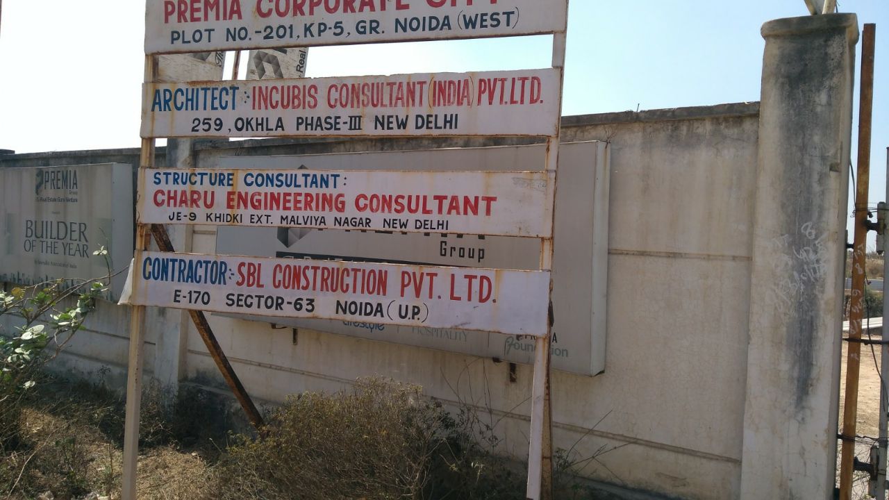 नॉएडा में प्रीमिया बिल्डर कंपनी करोड़ों रूपये लेकर फरार, पीड़ित सडकों पर, पुलिस नहीं सुन रही बात नॉएडा में प्रीमिया बिल्डर कंपनी करोड़ों रूपये लेकर फरार, पीड़ित सडकों पर, पुलिस नहीं सुन रही बात