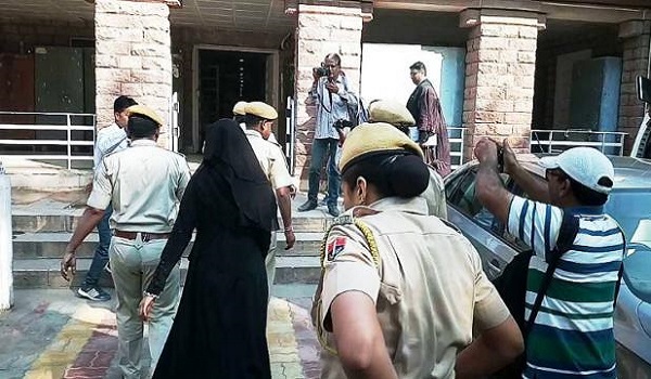 लव जिहाद: कोर्ट ने मोहब्बत पर लगाई मुहर, पति के पास ही लौटी महिला