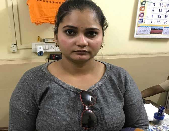 क्राइम पेट्रोल में इंस्पेक्टर का रोल करने वाली इस एक्ट्रेस की खुली पोल, पुलिस के भी उड़े होश! क्राइम पेट्रोल में इंस्पेक्टर का रोल करने वाली इस एक्ट्रेस की खुली पोल, पुलिस के भी उड़े होश!