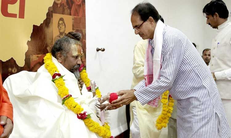 पूर्व राज्यमंत्री कम्प्यूटर बाबा ने मुख्यमंत्री शिवराज की खोली पोल! पूर्व राज्यमंत्री कम्प्यूटर बाबा ने मुख्यमंत्री शिवराज की खोली पोल!
