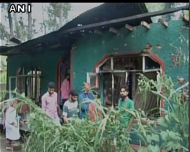 सेना ने तीन आतंकी मार गिराए, भारी मात्रा में हथियार बरामद