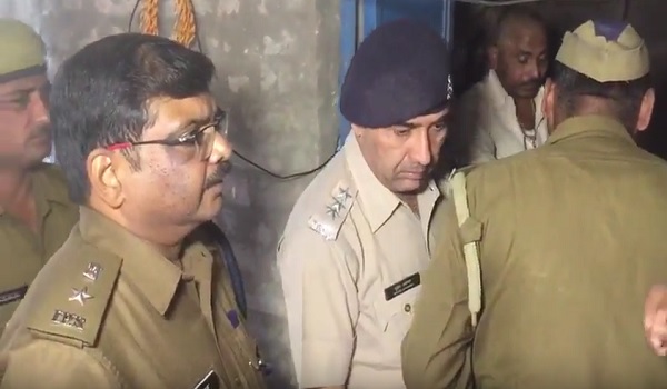 यूपी के कौशाम्बी में वरिष्ठ सपा नेता की गला रेतकर हत्या, आरोपी फरार यूपी के कौशाम्बी में वरिष्ठ सपा नेता की गला रेतकर हत्या, आरोपी फरार