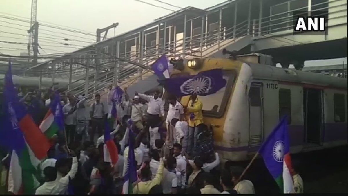 Live Update : बी आर अंबेडकर के पोते ने किया महाराष्ट्र बंद का आह्वान, हिंसा से झुलसा महाराष्ट्र