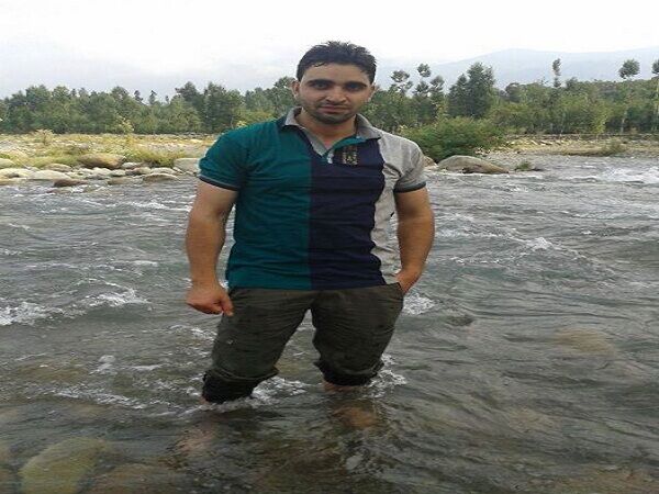 अनंतनाग हमला:  शहीद सब इंस्पेक्टर फिरोज अहमद डार के इस फेसबुक पोस्ट को पढ़ कर नहीं रुक रहे आंसू