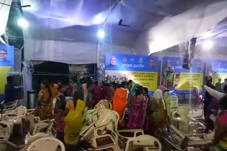 इंदौर में हादसा: मंत्री वेंकैया नायडू, सीएम शिवराज , सुमित्रा महाजन बाल बाल बचीं, 50 से ज्यादा घायल